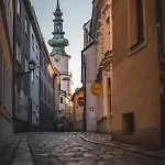 Majestic Views From A 60m2 Private Terrace - Castle, Cathedral, Old Town Apartmán