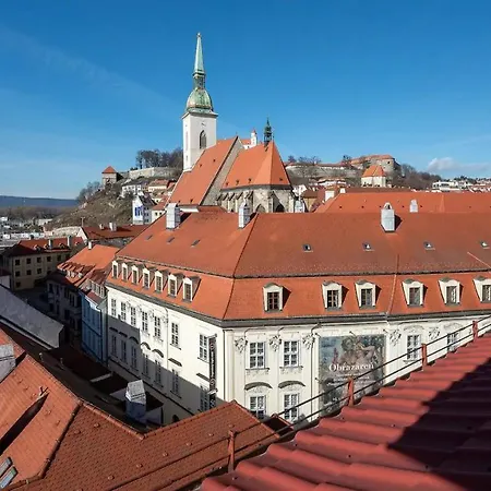 Majestic Views From A 60m2 Private Terrace - Castle, Cathedral, Old Town ברטיסלאבה