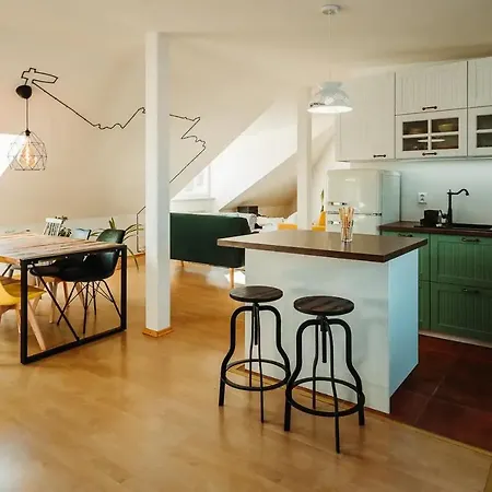 Majestic Views From A 60m2 Private Terrace - Castle, Cathedral, Old Town דירה