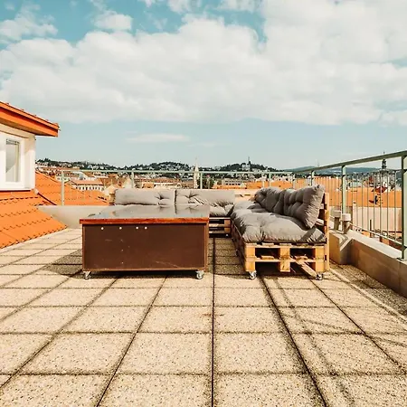 Majestic Views From A 60m2 Private Terrace - Castle, Cathedral, Old Town Apartmán