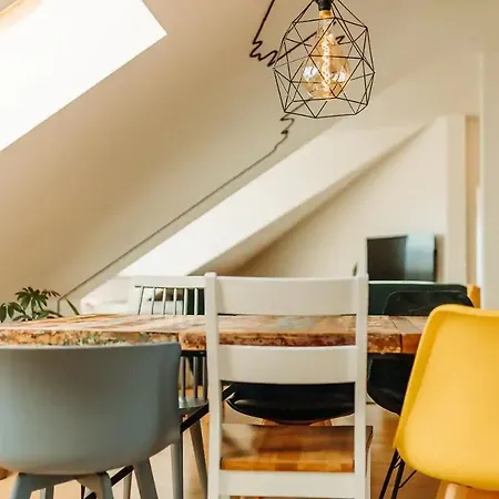 Majestic Views From A 60m2 Private Terrace - Castle, Cathedral, Old Town Апартаменты *