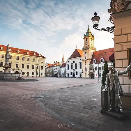 Апартаменты Majestic Views From A 60m2 Private Terrace - Castle, Cathedral, Old Town *