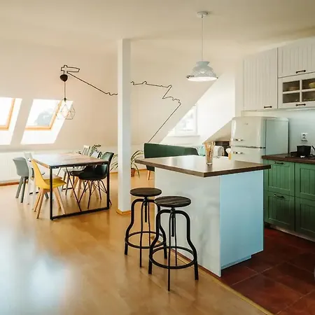 Majestic Views From A 60m2 Private Terrace - Castle, Cathedral, Old Town דירה ברטיסלאבה