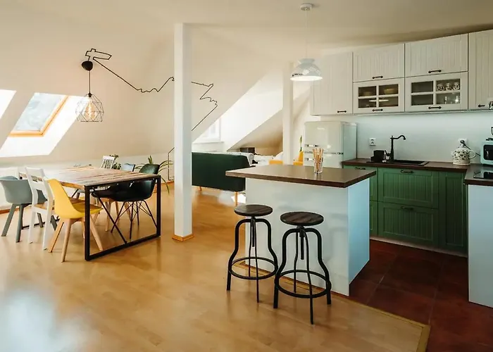 Majestic Views From A 60m2 Private Terrace - Castle, Cathedral, Old Town Apartmán