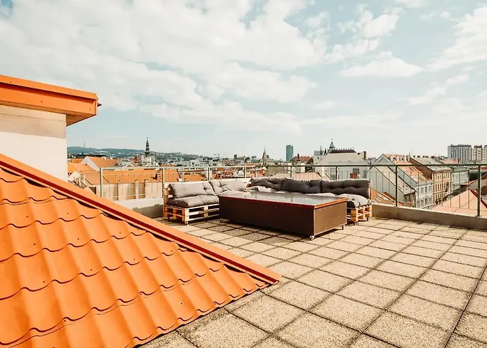 Majestic Views From A 60m2 Private Terrace - Castle, Cathedral, Old Town Appartement