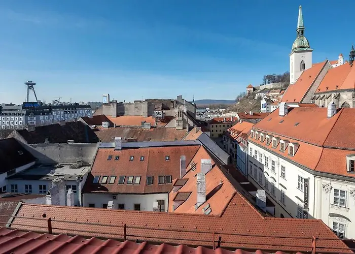 Majestic Views From A 60m2 Private Terrace - Castle, Cathedral, Old Town *