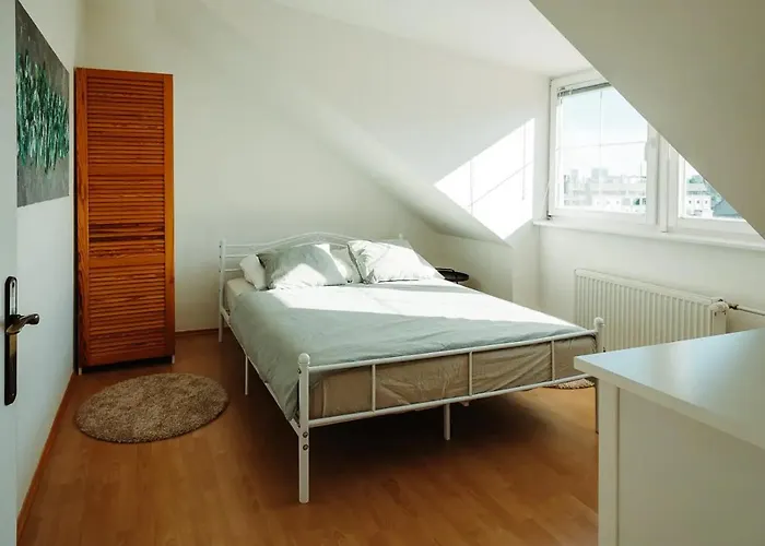 Majestic Views From A 60m2 Private Terrace - Castle, Cathedral, Old Town *