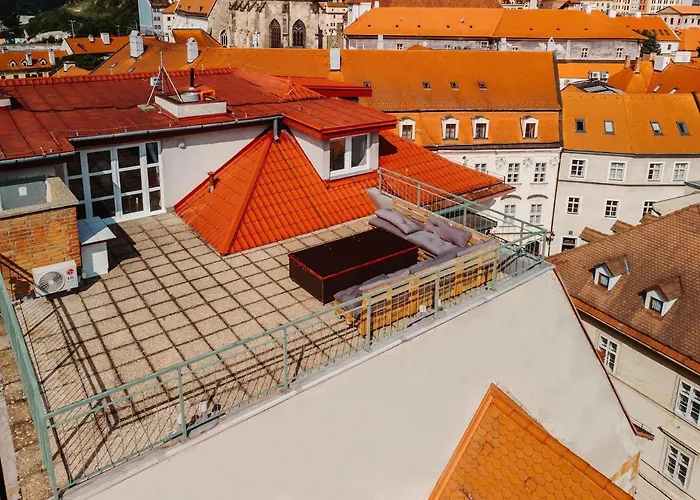 Majestic Views From A 60m2 Private Terrace - Castle, Cathedral, Old Town *