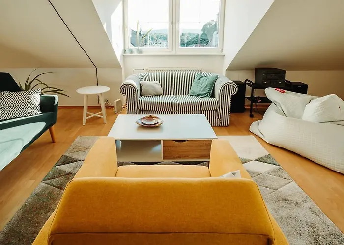 Majestic Views From A 60m2 Private Terrace - Castle, Cathedral, Old Town ブラチスラヴァ