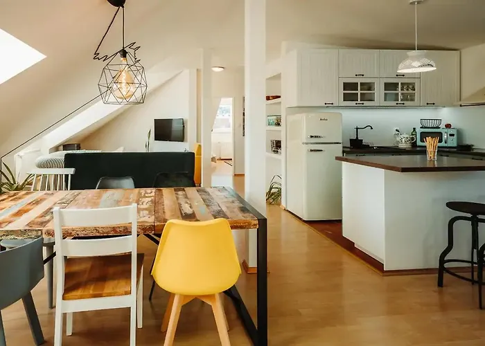 Majestic Views From A 60m2 Private Terrace - Castle, Cathedral, Old Town