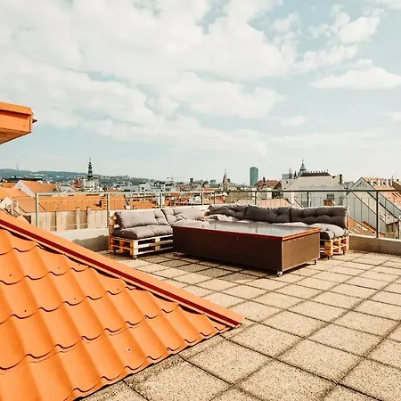 Majestic Views From A 60m2 Private Terrace - Castle, Cathedral, Old Town アパート