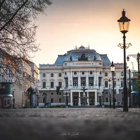 Majestic Views From A 60m2 Private Terrace - Castle, Cathedral, Old Town * Μπρατισλάβα