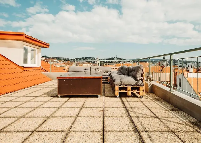 Majestic Views From A 60m2 Private Terrace - Castle, Cathedral, Old Town Lejlighed