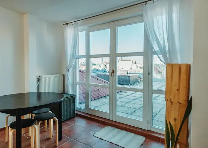 Majestic Views From A 60m2 Private Terrace - Castle, Cathedral, Old Town Lejlighed *