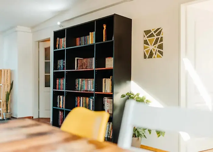 Majestic Views From A 60m2 Private Terrace - Castle, Cathedral, Old Town アパート *