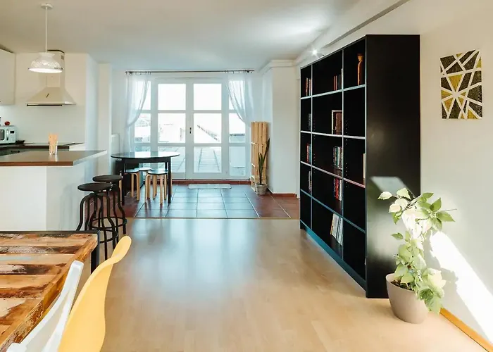 Majestic Views From A 60m2 Private Terrace - Castle, Cathedral, Old Town